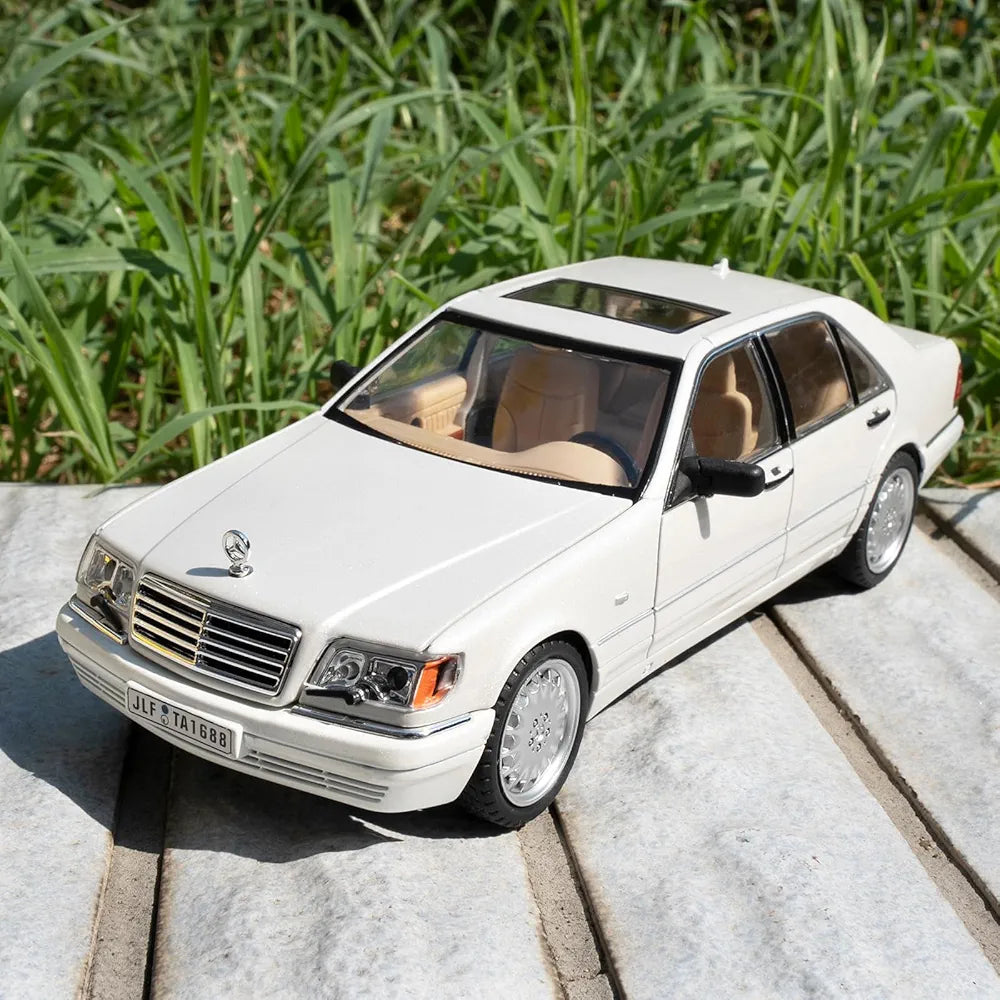 Mercedes-Benz S-Class W140 – 1:24 Die-Cast Model Car