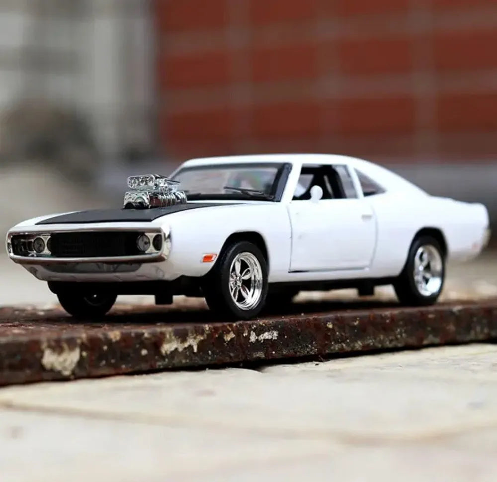 Dodge Charger R/T – 1:32 Die-Cast Model Car
